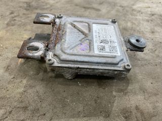 bontott VW TOUAREG Üzemanyag Szivattyú Relé