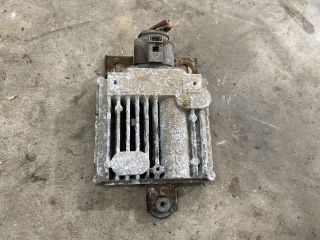 bontott VW TOUAREG Üzemanyag Szivattyú Relé