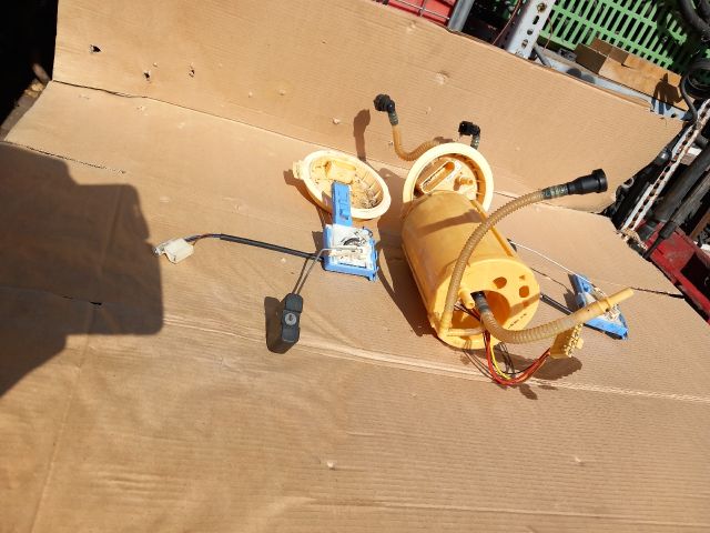 bontott VW TOUAREG Üzemanyag Szivattyú