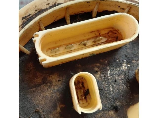 bontott VW TOUAREG Üzemanyag Szivattyú