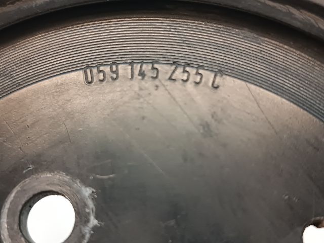 bontott VW TOUAREG Vízpumpa Szíjtárcsa