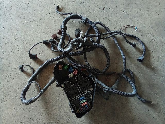 bontott VW TOUAREG Biztosítéktábla Motortér