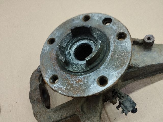 bontott VW TOUAREG Bal első Csonkállvány Kerékaggyal