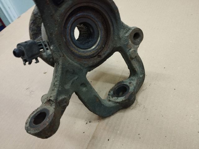 bontott VW TOUAREG Bal első Csonkállvány Kerékaggyal