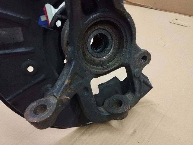 bontott VW TOUAREG Bal első Csonkállvány Kerékaggyal