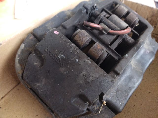 bontott VW TOUAREG Bal hátsó Féknyereg Munkahengerrel