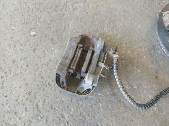 bontott VW TOUAREG Bal hátsó Féknyereg Munkahengerrel