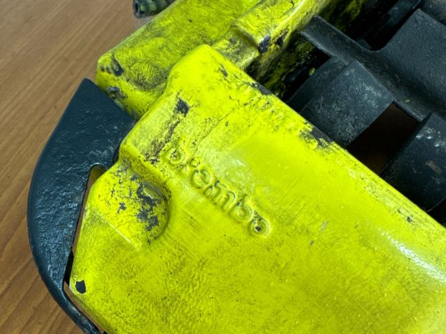 bontott VW TOUAREG Bal hátsó Féknyereg Munkahengerrel