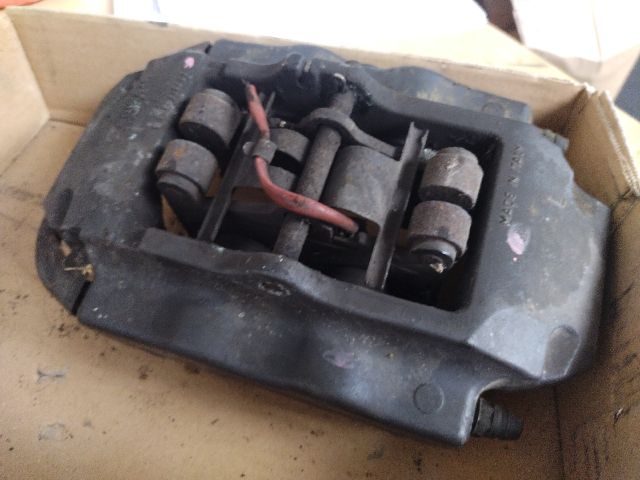 bontott VW TOUAREG Bal hátsó Féknyereg Munkahengerrel