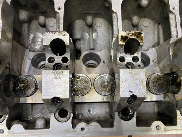 bontott VW TOUAREG Bal Hengerfej (V-Motor/Boxer)