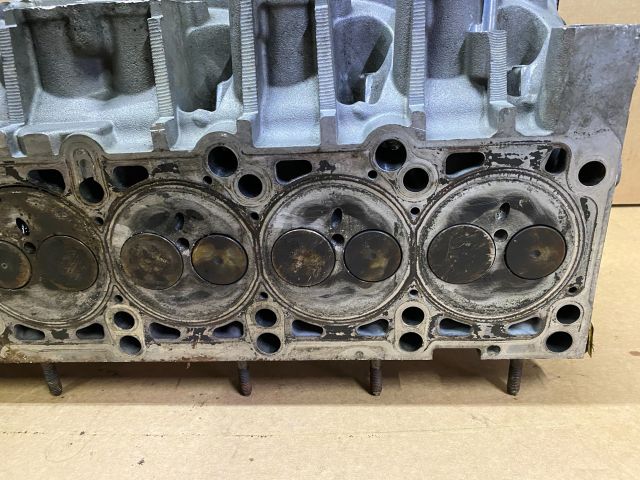 bontott VW TOUAREG Bal Hengerfej (V-Motor/Boxer)