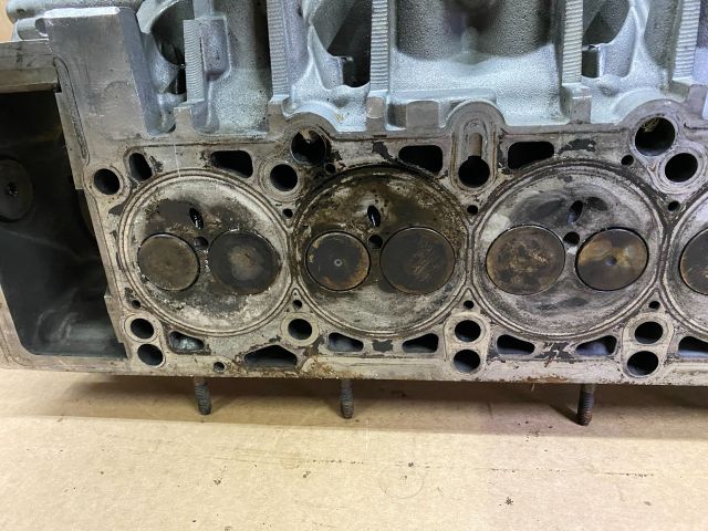 bontott VW TOUAREG Bal Hengerfej (V-Motor/Boxer)