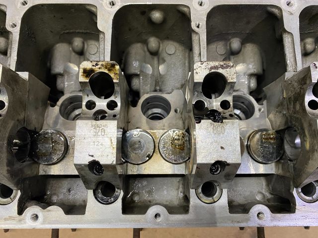 bontott VW TOUAREG Bal Hengerfej (V-Motor/Boxer)