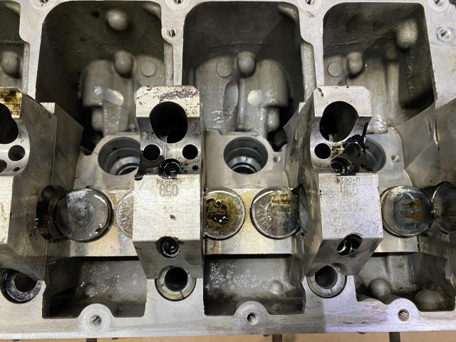 bontott VW TOUAREG Bal Hengerfej (V-Motor/Boxer)