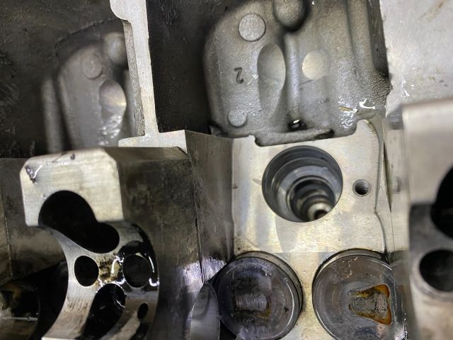 bontott VW TOUAREG Bal Hengerfej (V-Motor/Boxer)