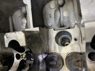 bontott VW TOUAREG Bal Hengerfej (V-Motor/Boxer)