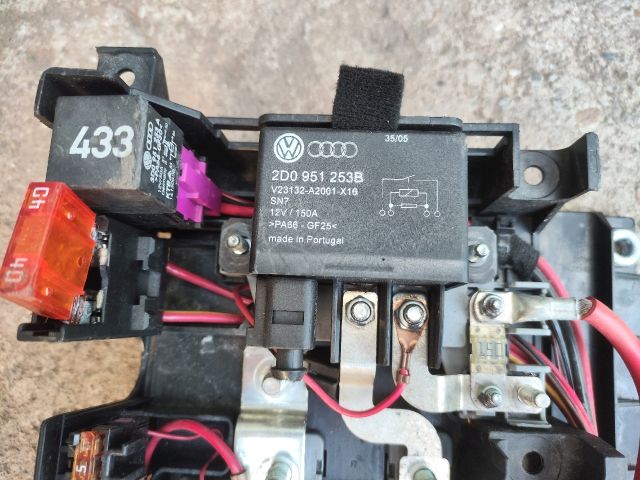 bontott VW TOUAREG Biztosítéktábla Motortér