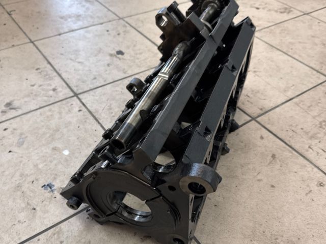 bontott VW TOUAREG Főtengely (Magában)