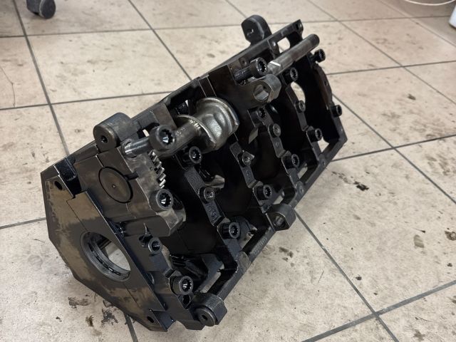 bontott VW TOUAREG Főtengely (Magában)