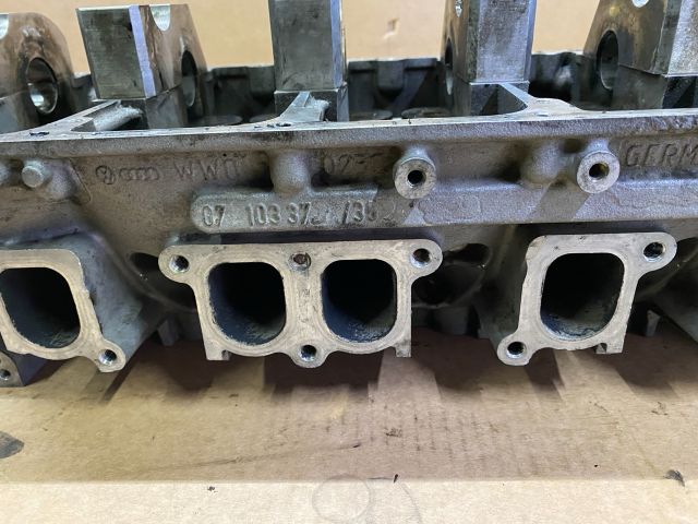 bontott VW TOUAREG Jobb Hengerfej (V-Motor/Boxer)