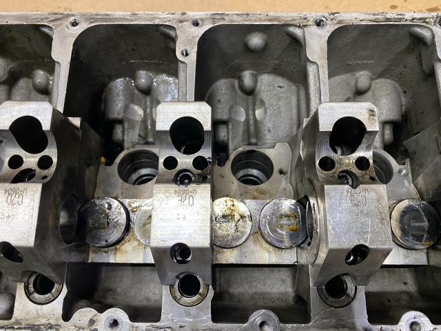 bontott VW TOUAREG Jobb Hengerfej (V-Motor/Boxer)