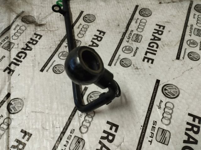 bontott VW TOUAREG Turbó Olajcső