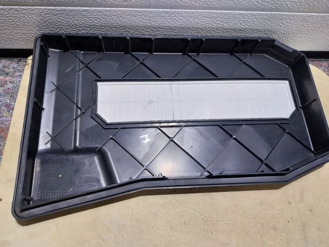 bontott VW TOUAREG Akkumulátor Tartó