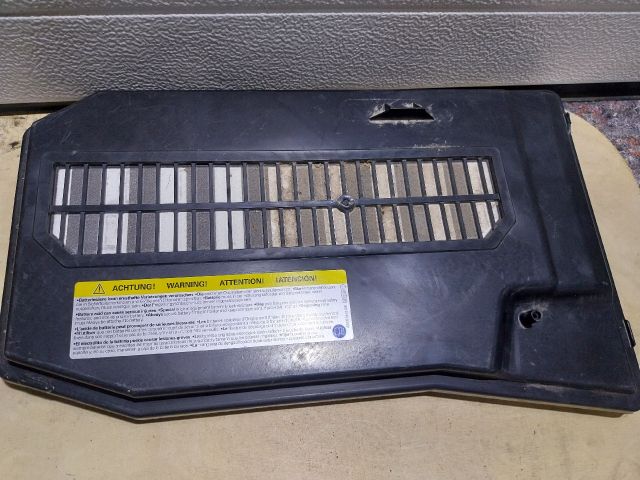 bontott VW TOUAREG Akkumulátor Tartó