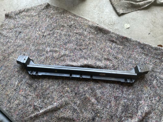 bontott VW TOUAREG Alsó Kereszttartó