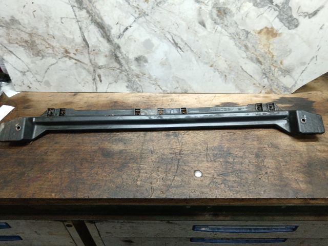 bontott VW TOUAREG Alsó Kereszttartó