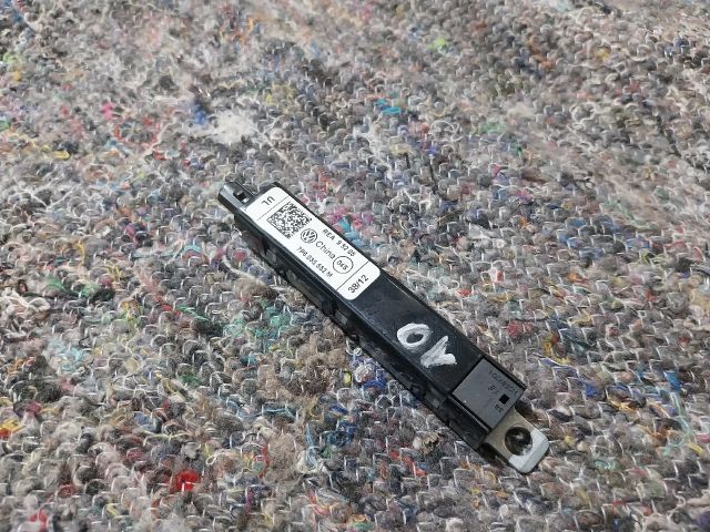 bontott VW TOUAREG Antenna Erősítő