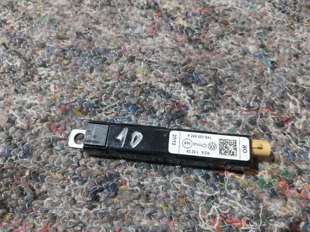 bontott VW TOUAREG Antenna Erősítő