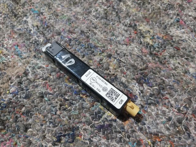 bontott VW TOUAREG Antenna Erősítő