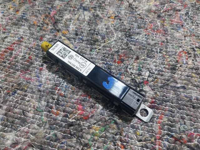 bontott VW TOUAREG Antenna Erősítő