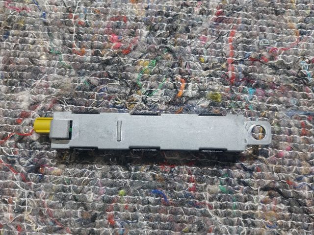 bontott VW TOUAREG Antenna Erősítő