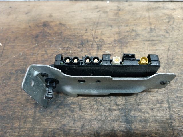 bontott VW TOUAREG Antenna Erősítő