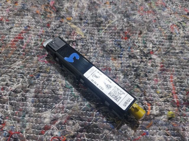 bontott VW TOUAREG Antenna Erősítő