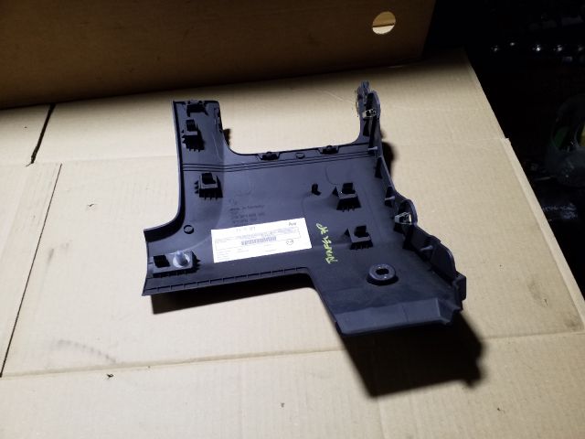 bontott VW TOUAREG Bal Alsó Műszerfal Burkolat