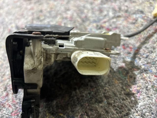 bontott VW TOUAREG Bal Csomagtérajtó Zárszerkezet