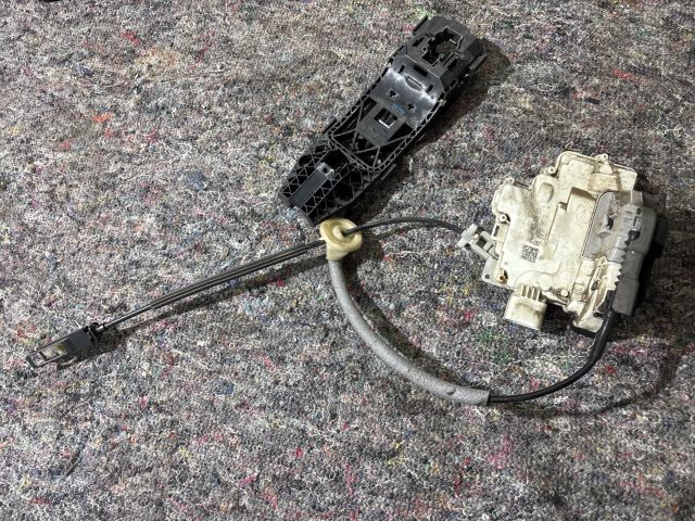 bontott VW TOUAREG Bal Csomagtérajtó Zárszerkezet