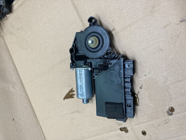 bontott VW TOUAREG Bal első Ablakemelő Motor