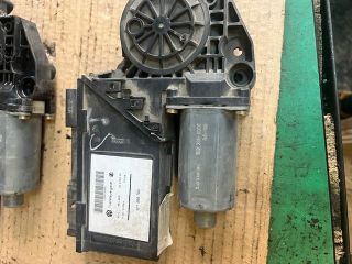 bontott VW TOUAREG Bal első Ablakemelő Motor