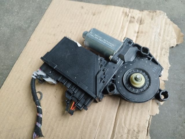 bontott VW TOUAREG Bal első Ablakemelő Motor