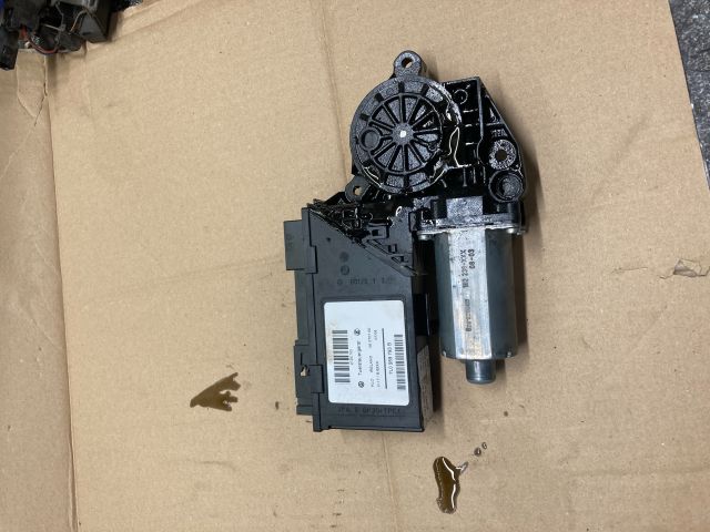 bontott VW TOUAREG Bal első Ablakemelő Motor