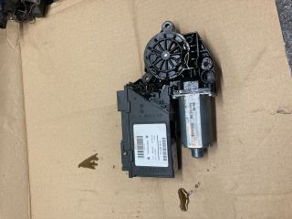 bontott VW TOUAREG Bal első Ablakemelő Motor