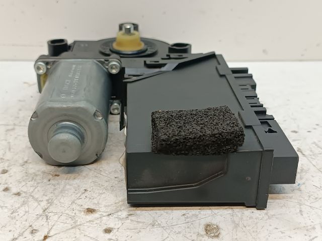 bontott VW TOUAREG Bal első Ablakemelő Motor