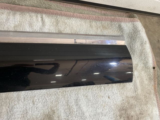 bontott VW TOUAREG Bal első Ajtó Díszléc