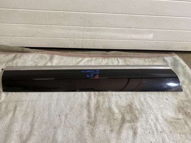 bontott VW TOUAREG Bal első Ajtó Díszléc