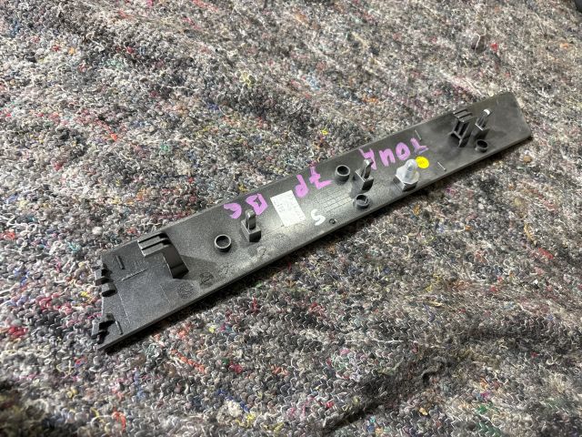 bontott VW TOUAREG Bal első Ajtó Díszléc