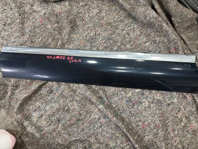 bontott VW TOUAREG Bal első Ajtó Díszléc